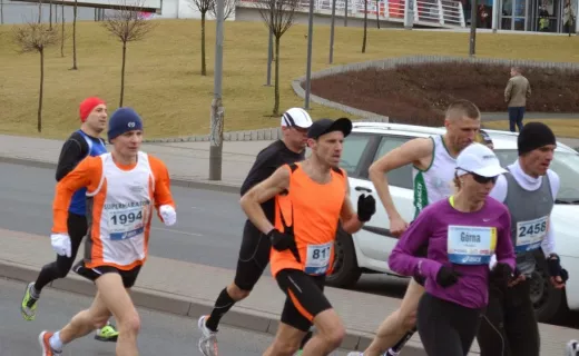 Maniacka Dziesiątka: Chłód i deszcz biegaczom niestraszny. Ponarzekali za to kierowcy [WIDEO] - 22
